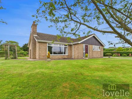 3 bedroom Detached bungalow for sale in Pinfold Lane, Alford, LN13