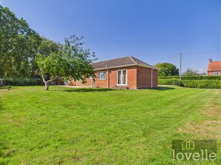 3 bedroom Detached bungalow for sale in Beesby Road, Alford, LN13
