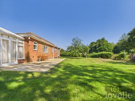 3 bedroom Detached bungalow for sale in Beesby Road, Alford, LN13