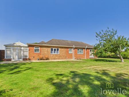 3 bedroom Detached bungalow for sale in Beesby Road, Alford, LN13