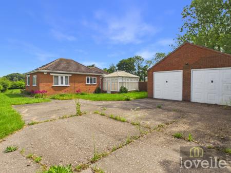 3 bedroom Detached bungalow for sale in Beesby Road, Alford, LN13