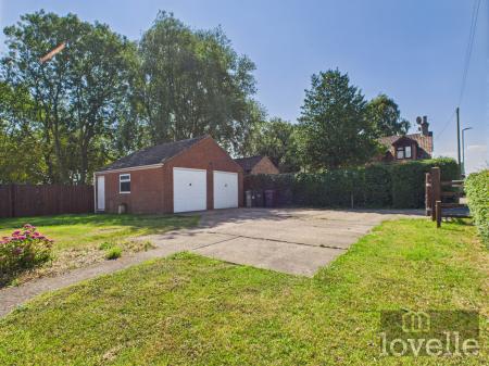 3 bedroom Detached bungalow for sale in Beesby Road, Alford, LN13