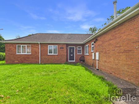 3 bedroom Detached bungalow for sale in Beesby Road, Alford, LN13