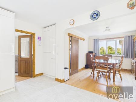 3 bedroom Detached bungalow for sale in Beesby Road, Alford, LN13