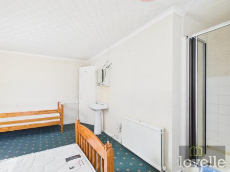 4 bedroom Bungalow for sale in Victoria Road, Mablethorpe, LN12