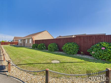 3 bedroom Detached bungalow for sale in Campling Way, Trusthorpe, LN12