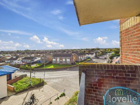 3 bedroom Flat for sale in Queens Park Flats, Mablethorpe, LN12