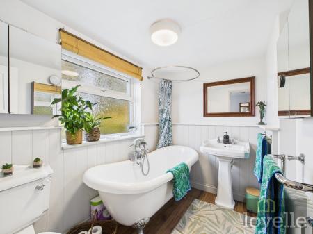 2 bedroom Detached house for sale in Mumby Road, Huttoft, LN13