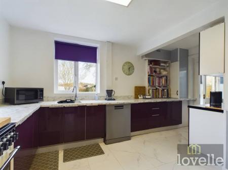 4 bedroom Detached house for sale in Wellington Road, Mablethorpe, LN12