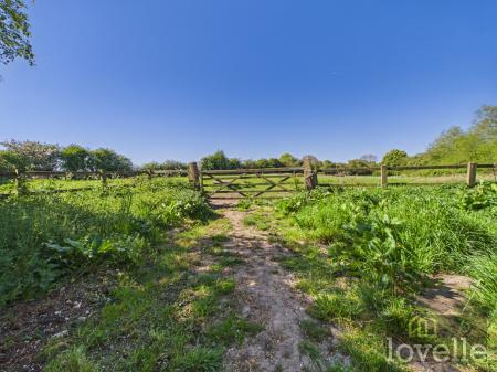 4 bedroom Farm House for sale in Huttoft Road, Huttoft, LN13