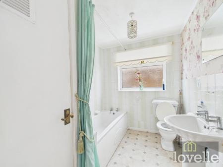 2 bedroom Detached bungalow for sale in Camelot Gardens, Sutton on Sea, LN12