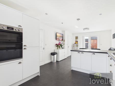 4 bedroom Detached house for sale in Dales Avenue, Mablethorpe, LN12