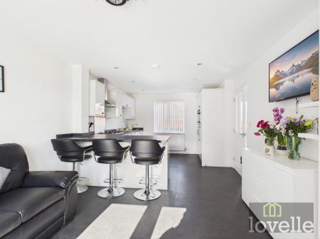 4 bedroom Detached house for sale in Dales Avenue, Mablethorpe, LN12