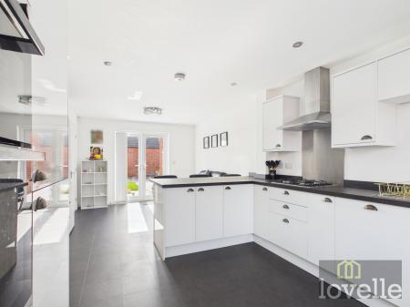 4 bedroom Detached house for sale in Dales Avenue, Mablethorpe, LN12