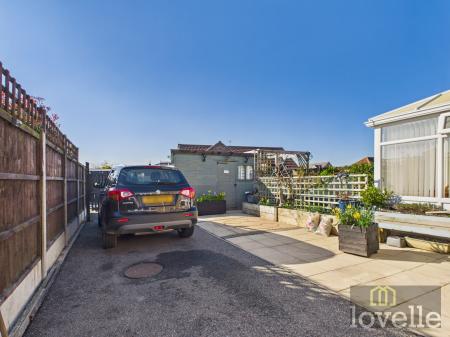 2 bedroom Semi-detached bungalow for sale in Mumby Meadows, Alford, LN13