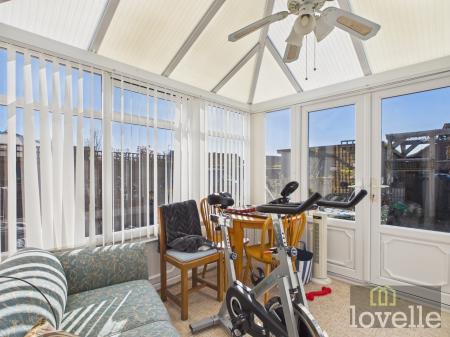 2 bedroom Semi-detached bungalow for sale in Mumby Meadows, Alford, LN13