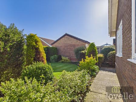 2 bedroom Detached bungalow for sale in Sandilands Close, Sandilands, LN12