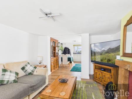 2 bedroom Semi-detached house for sale in Mumby Road, Huttoft, LN13
