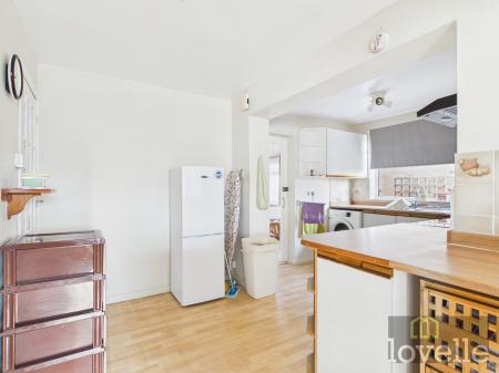 2 bedroom Detached bungalow for sale in Camelot Gardens, Sutton on Sea, LN12