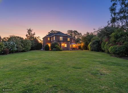 4 bedroom Detached house for sale in Main Road, Maltby le Marsh, LN13