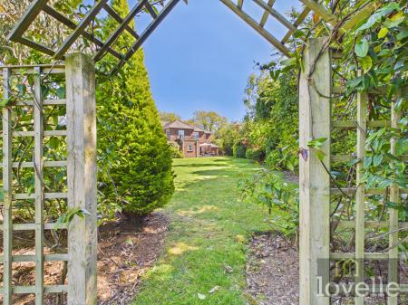 4 bedroom Detached house for sale in Main Road, Maltby le Marsh, LN13