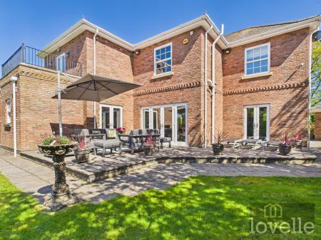 4 bedroom Detached house for sale in Main Road, Maltby le Marsh, LN13