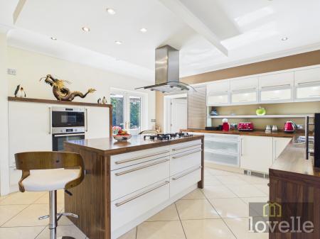 4 bedroom Detached house for sale in Main Road, Maltby le Marsh, LN13