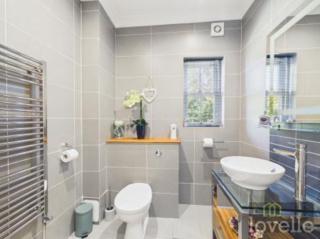4 bedroom Detached house for sale in Main Road, Maltby le Marsh, LN13