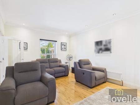 4 bedroom Detached house for sale in Main Road, Maltby le Marsh, LN13