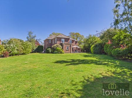 4 bedroom Detached house for sale in Main Road, Maltby le Marsh, LN13