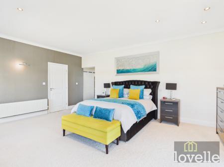 4 bedroom Detached house for sale in Main Road, Maltby le Marsh, LN13