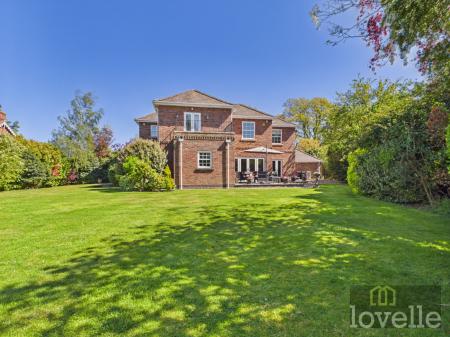 4 bedroom Detached house for sale in Main Road, Maltby le Marsh, LN13