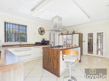 4 bedroom Detached house for sale in Main Road, Maltby le Marsh, LN13