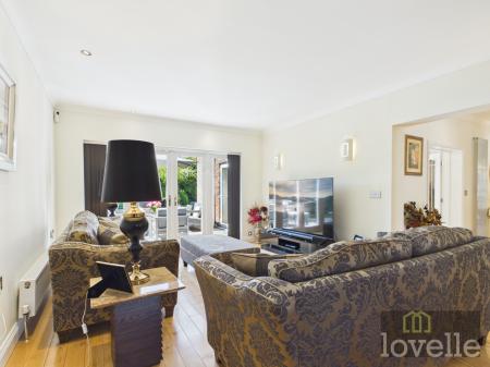 4 bedroom Detached house for sale in Main Road, Maltby le Marsh, LN13