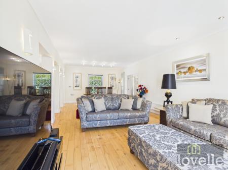 4 bedroom Detached house for sale in Main Road, Maltby le Marsh, LN13