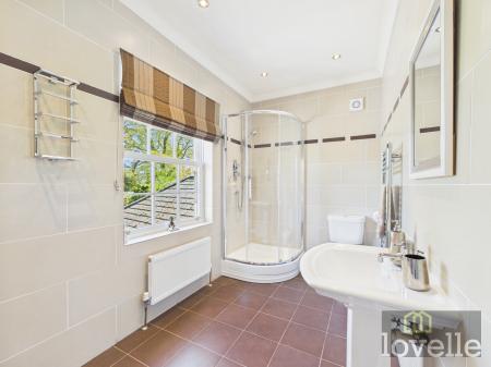 4 bedroom Detached house for sale in Main Road, Maltby le Marsh, LN13