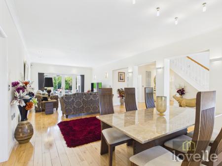 4 bedroom Detached house for sale in Main Road, Maltby le Marsh, LN13