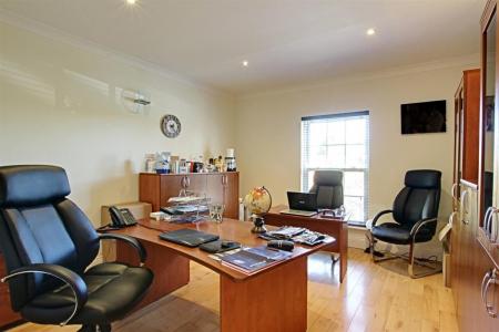 4 bedroom Detached house for sale in Main Road, Maltby le Marsh, LN13