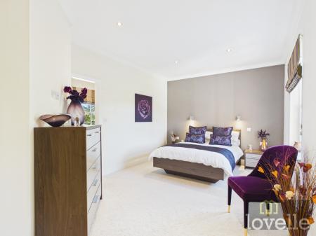 4 bedroom Detached house for sale in Main Road, Maltby le Marsh, LN13