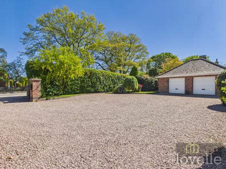 4 bedroom Detached house for sale in Main Road, Maltby le Marsh, LN13