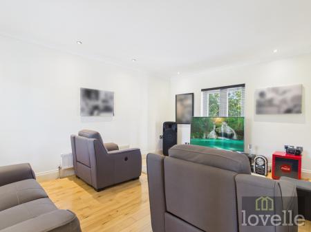 4 bedroom Detached house for sale in Main Road, Maltby le Marsh, LN13