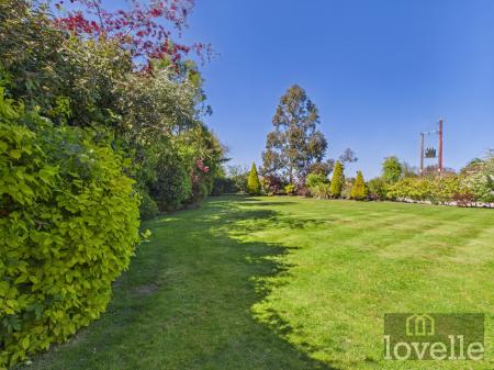 4 bedroom Detached house for sale in Main Road, Maltby le Marsh, LN13