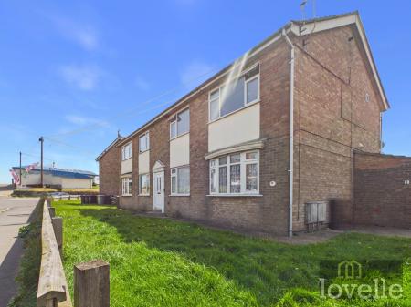 2 bedroom Flat for sale in Barton Court Seaholme Road, Mablethorpe, LN12