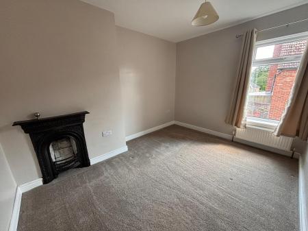 2 bedroom Semi-detached house to let in Ulceby Road, Wootton, DN39