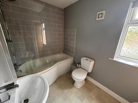 2 bedroom Semi-detached house to let in Ulceby Road, Wootton, DN39