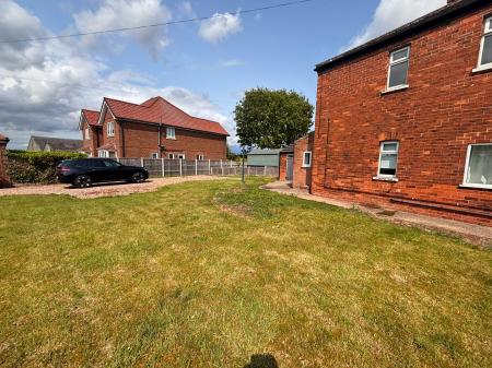 2 bedroom Semi-detached house to let in Ulceby Road, Wootton, DN39