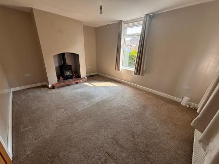 2 bedroom Semi-detached house to let in Ulceby Road, Wootton, DN39