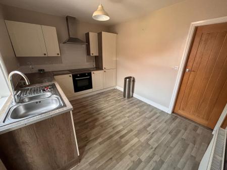 2 bedroom Semi-detached house to let in Ulceby Road, Wootton, DN39