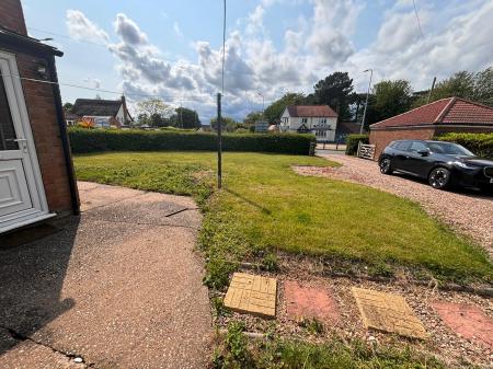 2 bedroom Semi-detached house to let in Ulceby Road, Wootton, DN39