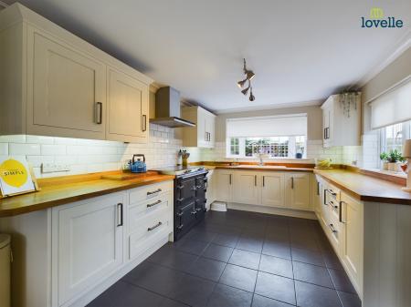 5 bedroom Detached house for sale in Caistor Road, North Kelsey Moor, LN7